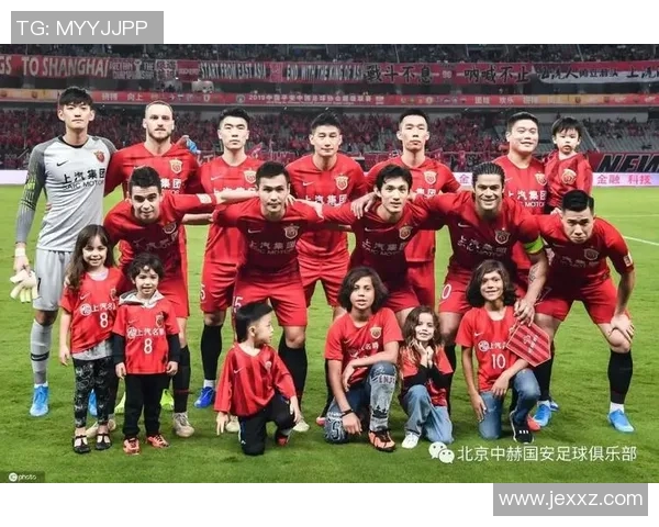 上海足球队以61分领跑大师赛积分榜展现强劲实力 上海足球队以61分领跑大师赛积分榜展现强劲实力